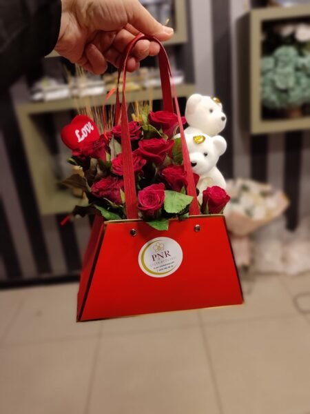 Çantada Kırmızı Gül 🌹